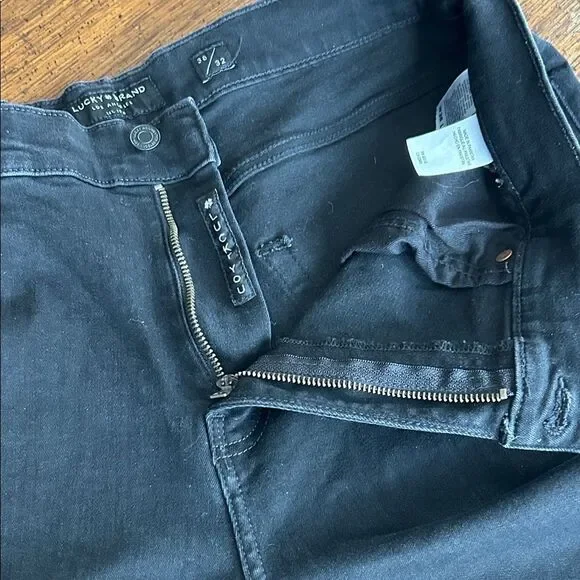 Lucky Brand 410 Athletic Straight Black Jeans 38/32. EOC - Picture 9 of 10